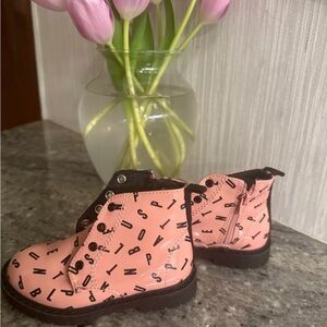Zara. Pink shoes in size 22 trendy and stylish design with the Zara brand name